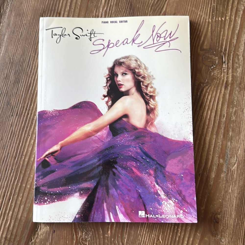 Taylor Swift Speak Now Song Book: easy guitar with notes and tab